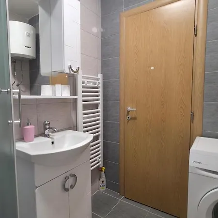 Modern Luxury & Free Parking Apartment Donje Mladice